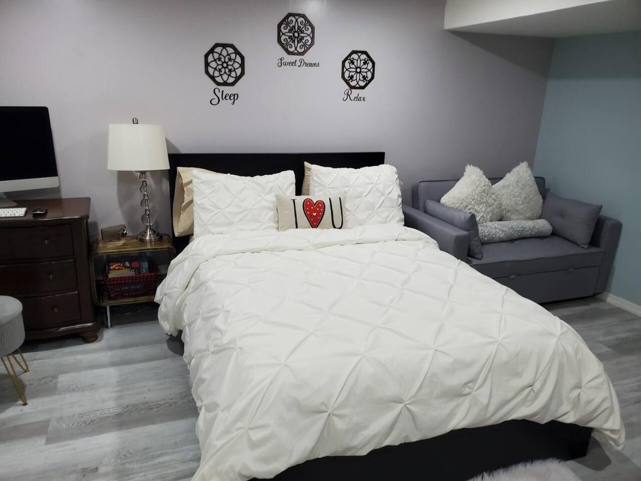 Lovely 2 Bedroom Apartment With 2 Entrance And Parking 뉴욕 외부 사진