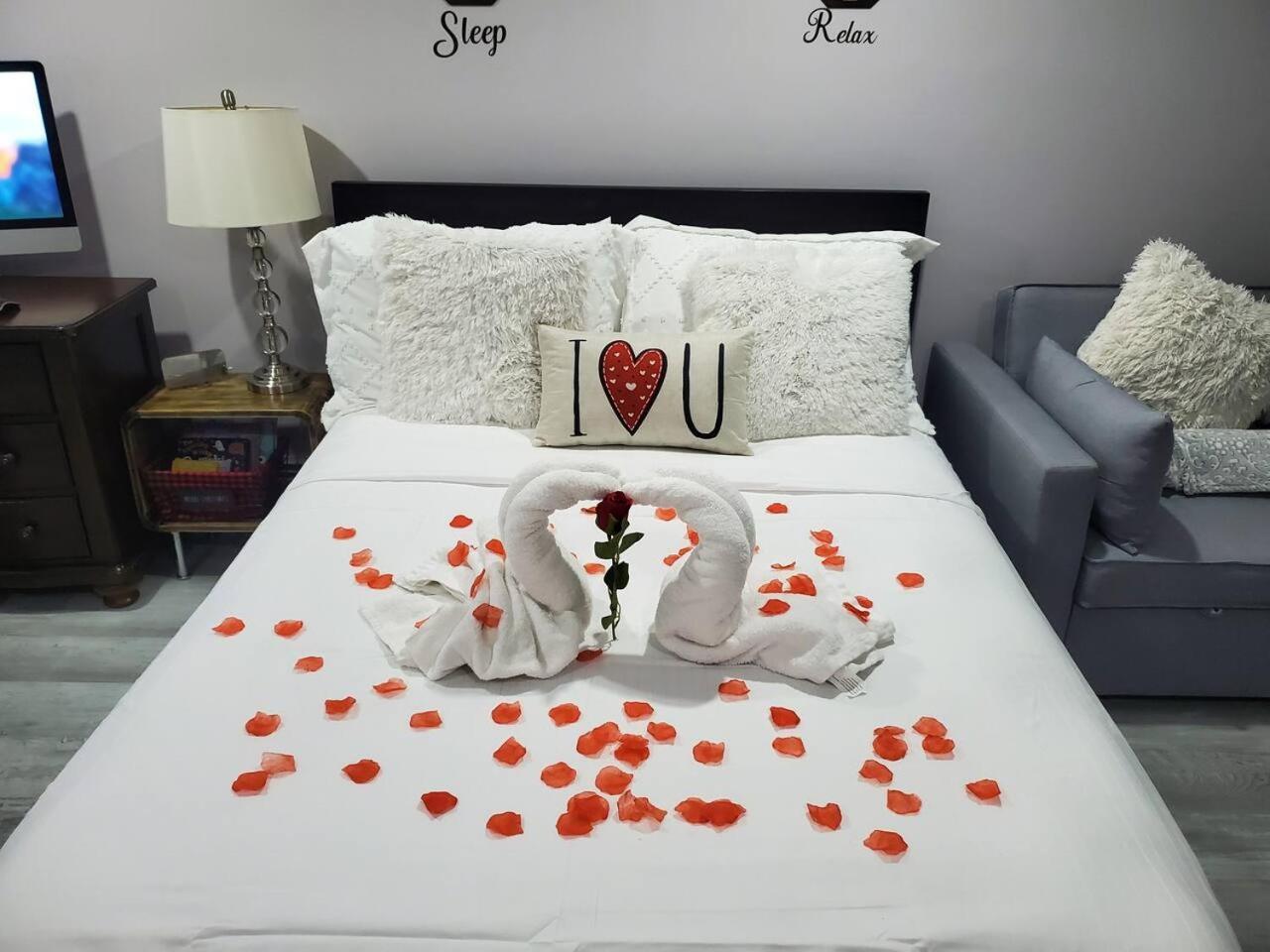 Lovely 2 Bedroom Apartment With 2 Entrance And Parking 뉴욕 외부 사진