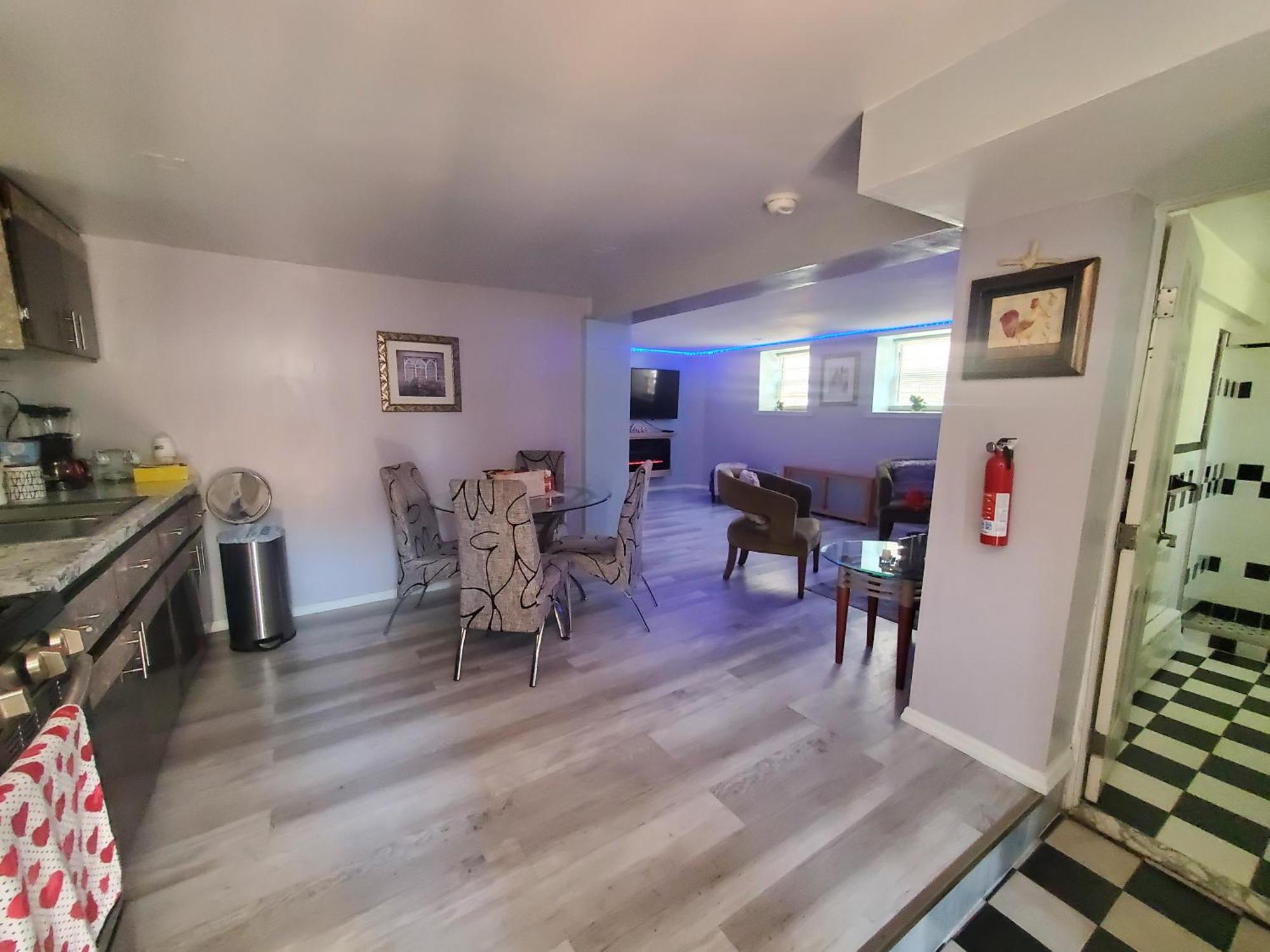 Lovely 2 Bedroom Apartment With 2 Entrance And Parking 뉴욕 외부 사진
